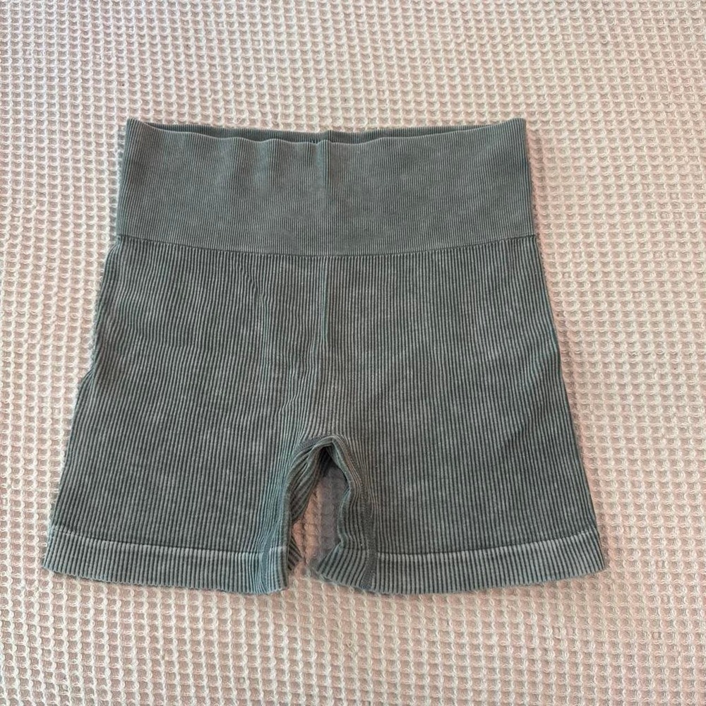 Colsie Green Heathered High Waisted Seamless Biker Shorts
